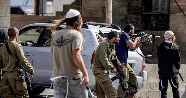 IOF blocks road, settlers attack Palestinians in al-Khalil