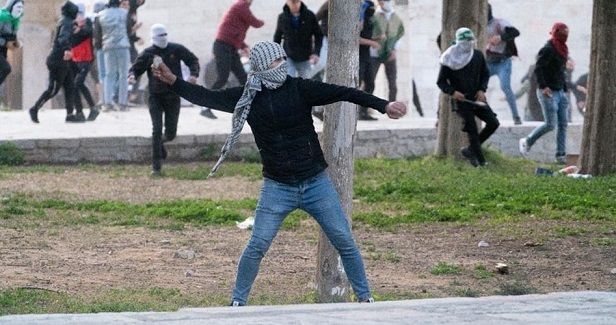 Palestinian youths clash with IOF in different W. Bank areas