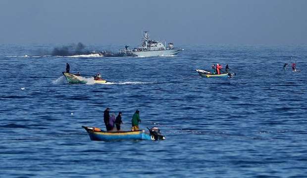 IOF attacks, sinks fishing boat in Gaza waters