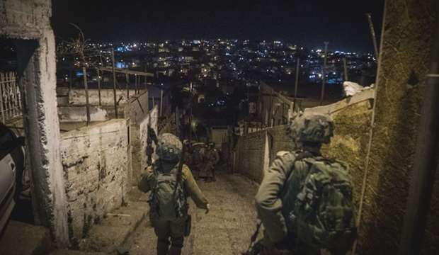 IOF raids homes, kidnaps Palestinians in W. Bank