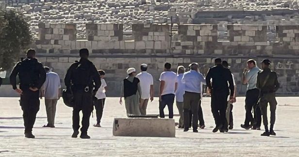 Dozens of settlers defile Aqsa Mosque under police guard