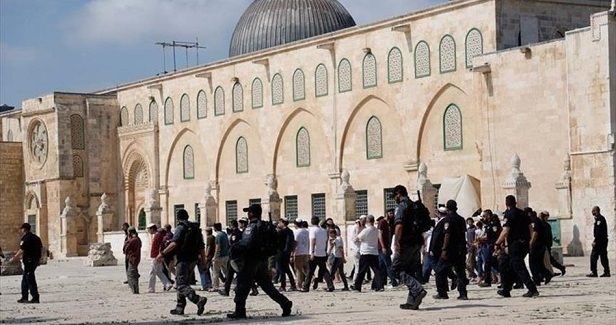 Jewish settler groups storm al-Aqsa