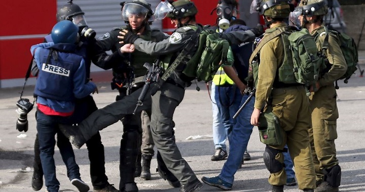 IOF targets Palestinian journalists south of Nablus
