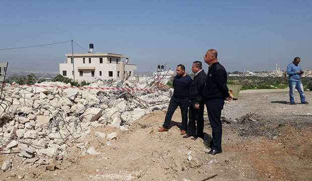 IOF razes house in Beit Ummar town