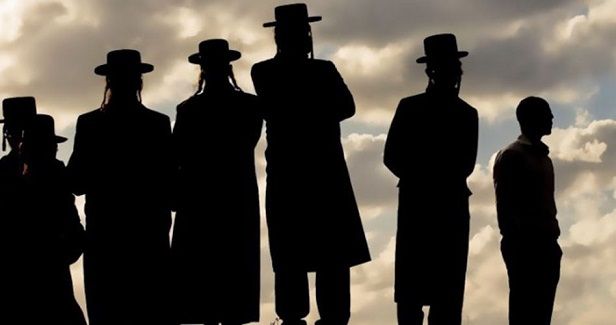 Israeli fanatics break into Nabi Younes Mosque in Halhul