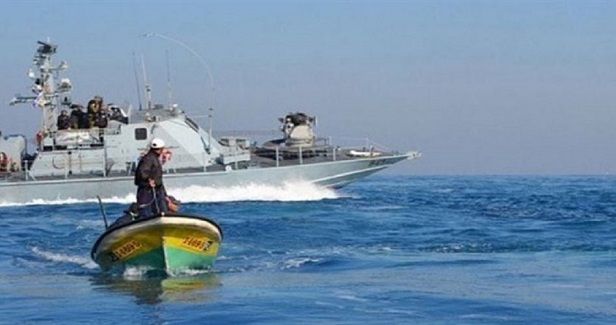 Israeli gunboats attack Palestinian fishermen in northern Gaza