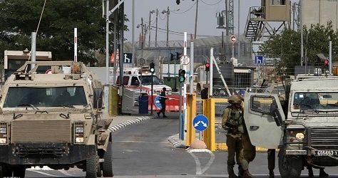 IOF erects barrier, questions Palestinians south of Jenin