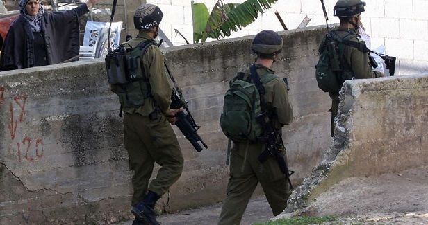 Israeli police, IOF intensify raids in Jerusalem, West Bank
