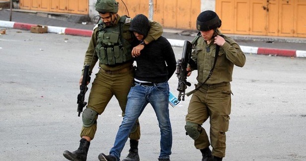 IOF arrests Palestinian youth in al-Khalil