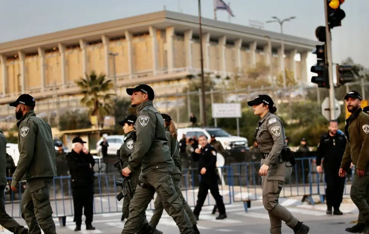 Knesset passes law allowing police searches without warrants, Ben-Gvir working to form national guard