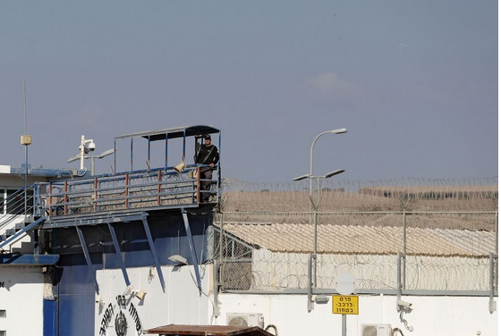 Israel isolates 400 Palestine prisoners