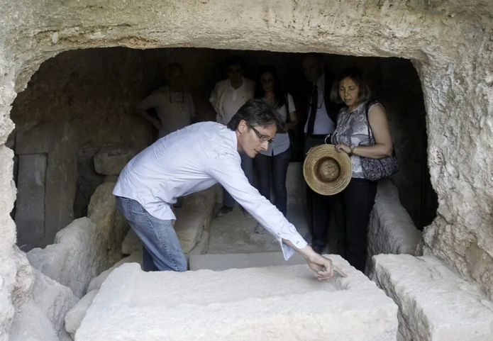 Israel orders removal of electricity network from archaeological town