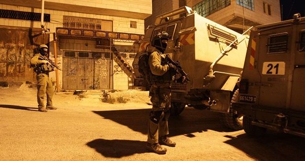 IOF raids homes, kidnaps several Palestinians in W. Bank and J�lem