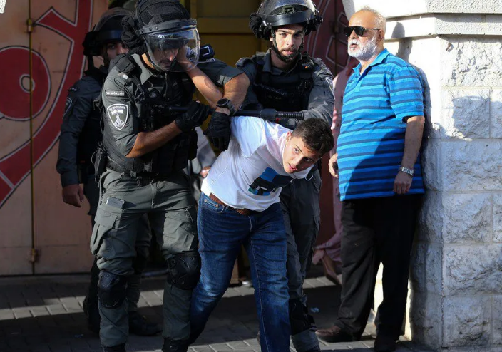 Undercover Israeli police abduct three young Palestinian men in West Bank
