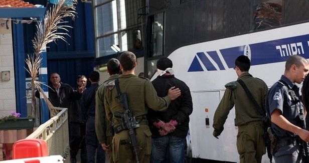 500 Palestinian administrative detainees boycott Israeli courts
