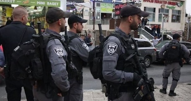 Israeli police arrest Jerusalemite, deport another from Al-Aqsa