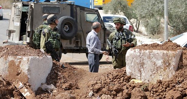 IOF blocks agricultural road west of Bethlehem