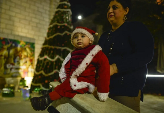 Israel reverses ban, Gaza Christians can visit Christmas sites