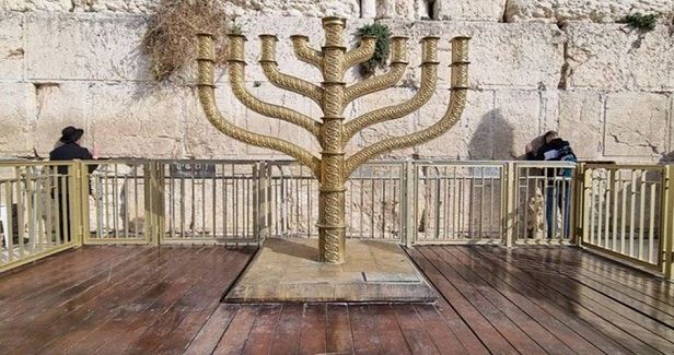 Jewish settlers set up menorah near Al-Aqsa Mosque