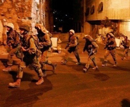 Israeli forces shoot, injure 5 Palestinians during detention raid in Qalqiliya