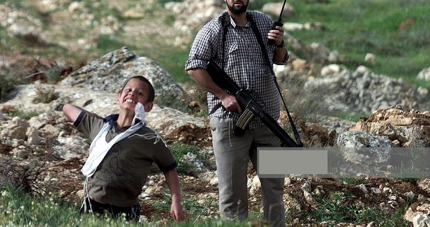Armed Jewish settlers attack Palestinian homes in al-Khalil