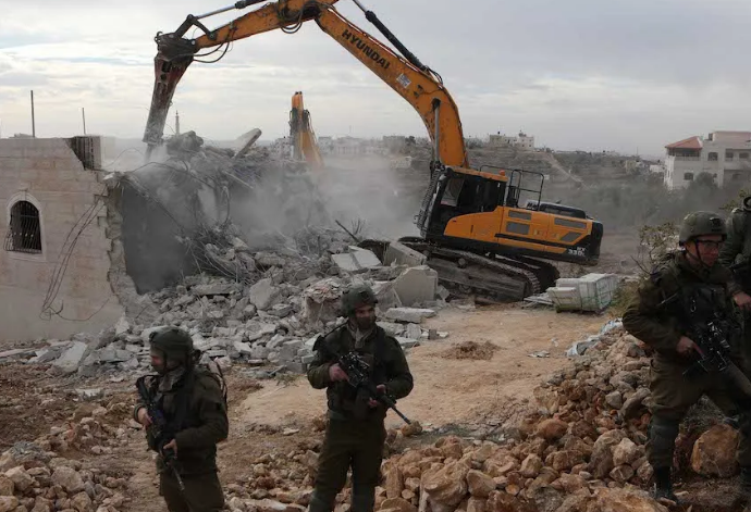 Israel to demolish home of two imprisoned Palestinian prisoners as collective punishment