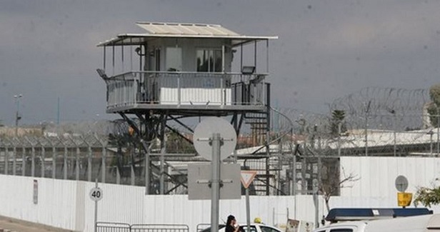 Palestinian prisoner severely tortured in Israeli jail