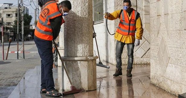 Gaza closes travel crossings to protect population against virus