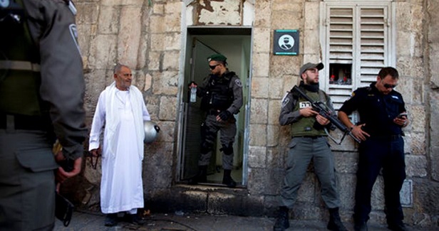 Israeli police kidnap Palestinian elderly in Old City of Jlem