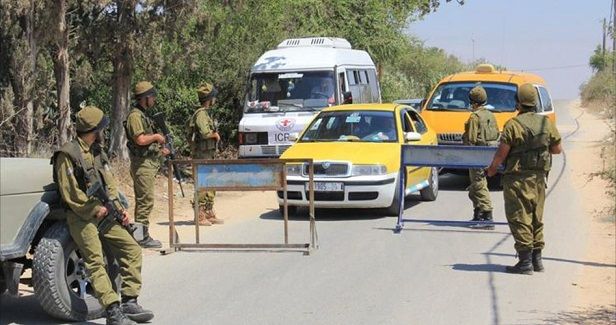 IOF attacks Palestinian at military checkpoint
