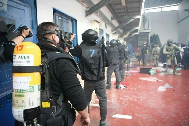 1,200 Palestinian prisoners start hunger strike in Israel prison