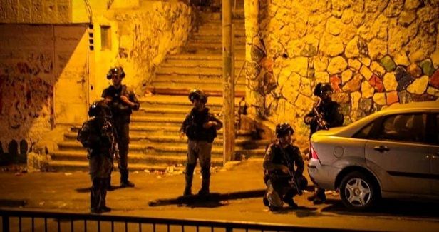 Israeli police arrest young man, assaults others in Issawiya