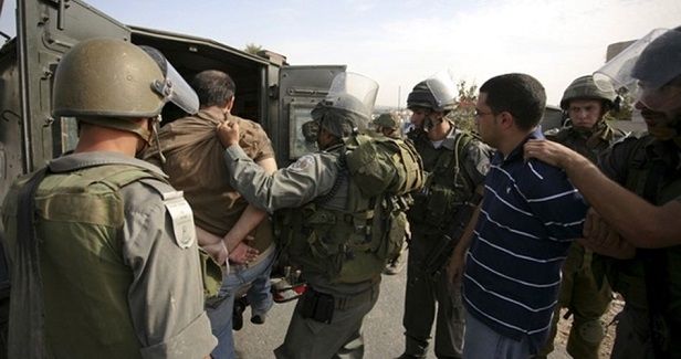 IOF arrests two Palestinians in al-Khalil