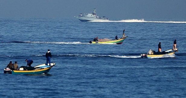 IOF attacks fishermen in Gaza waters