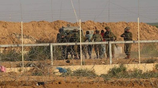 Israeli army arrests two Gazans near border fence