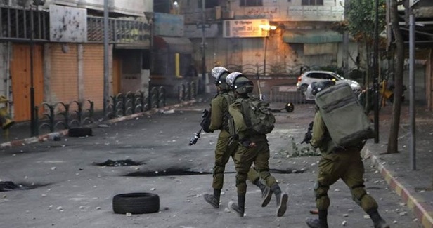 IOF arrests young Palestinian man in Nablus