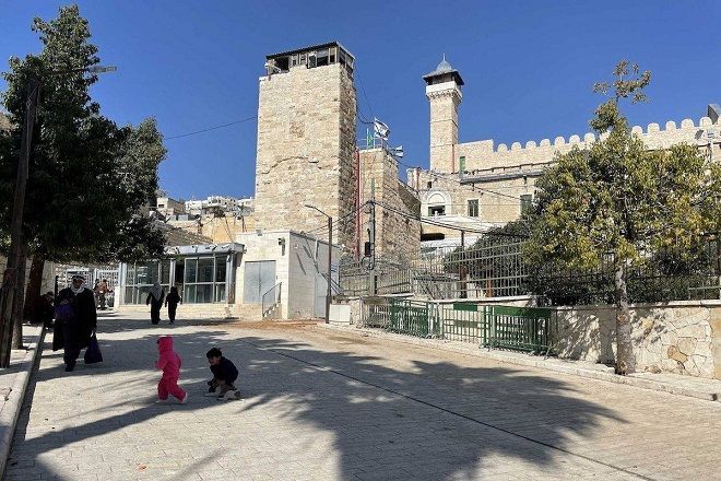 Israel settlers celebrate Hanukkah inside Ibrahimi Mosque