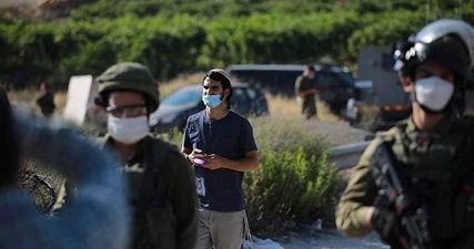 Palestinian citizens force IOF to remove settlers� tent in al-Khalil