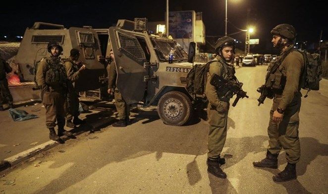 IOF kidnaps several Palestinians in W. Bank raids