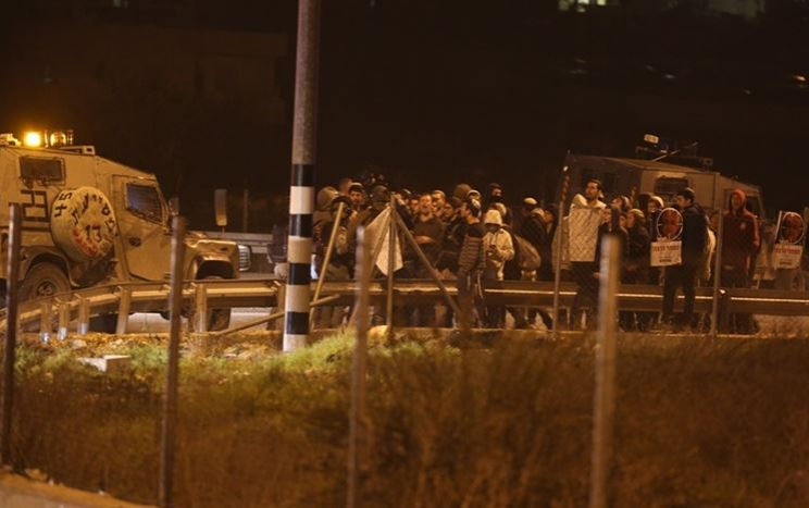 Jewish settlers attack Palestinian vehicles