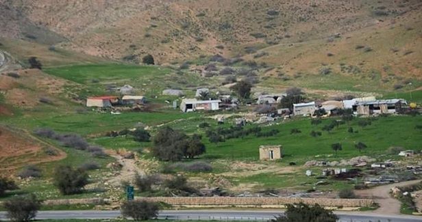 IOF orders dismantling of Palestinian tents, barns in Jordan Valley