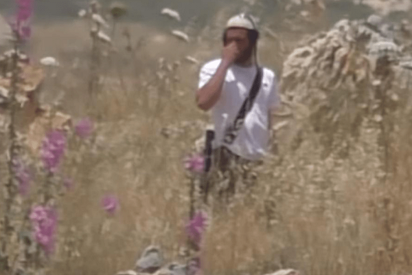 Settler filmed starting fire in West Bank field is Israeli soldier