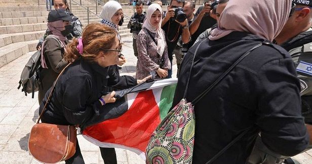 Israeli police, settlers assault Palestinians in J�lem