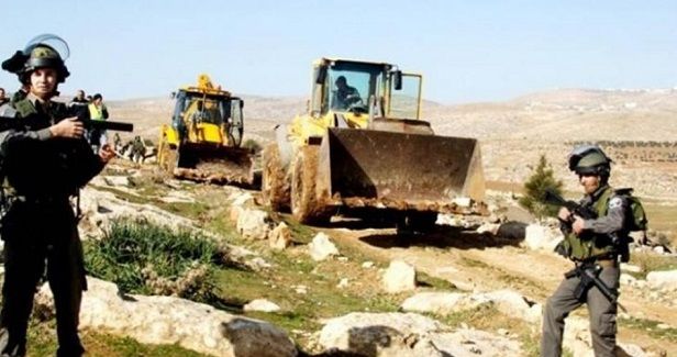 IOF bars Palestinians from using their lands, seizes their equipment