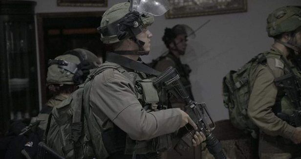 IOF arrests 18 Palestinians in West Bank