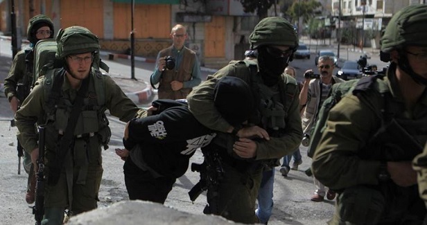 IOF arrests two Palestinians in al-Khalil