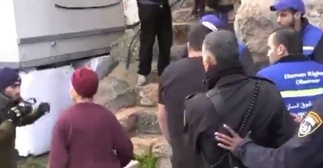 Israeli settler assaults activist, journalist in Hebron