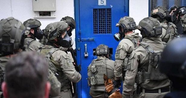 Israeli forces suppress Nafha prisoners following stabbing incident