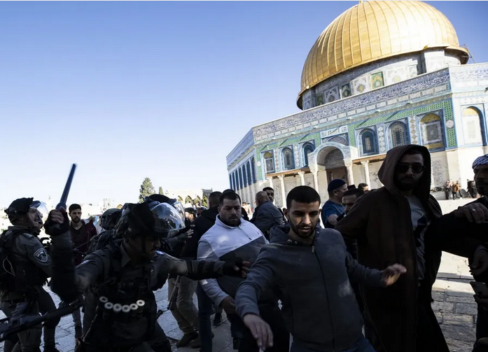 Israel forces attack journalist to prevent disclosing Al-Aqsa Mosque violations