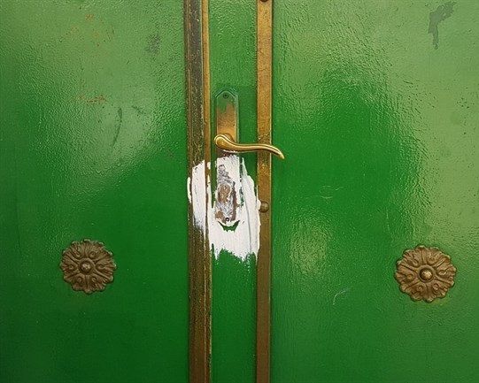 Israeli settlers seal door of mosque in Jerusalem